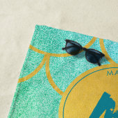 Serviette De Plage Monogramme Turquoise Motif de Parties scintillant  (En situation)
