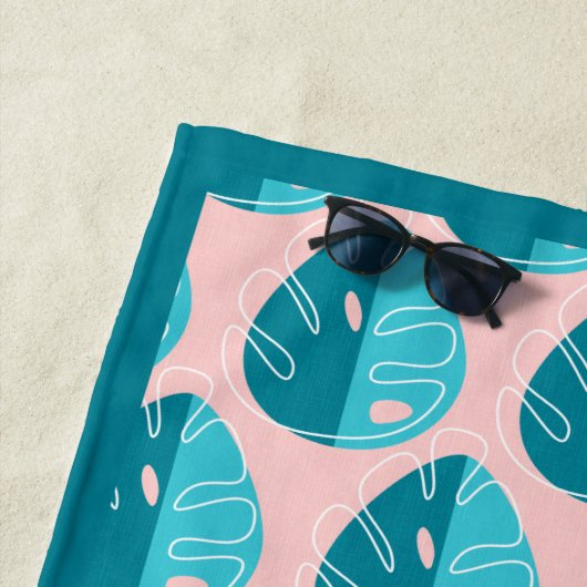 Serviette De Plage Monstera Leaves - Blue and Pink (En situation)