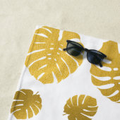 Serviette De Plage Monstère d'or moderne Feuille Tropical Motif (En situation)