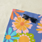 Serviette De Plage Motif à fleurs Hippie rétro en bleu (En situation)