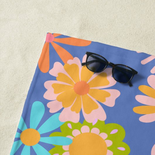 Serviette De Plage Motif à fleurs Hippie rétro en bleu (En situation)