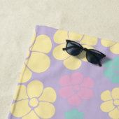 Serviette De Plage Motif à fleurs - rose, jaune, violet et vert (En situation)