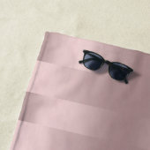 Serviette De Plage motif à rayures rose-or (En situation)