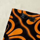 Serviette de plage motif Black Orange (En situation)