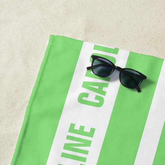 Serviette De Plage Motif blanc Lime Green Stripes (En situation)