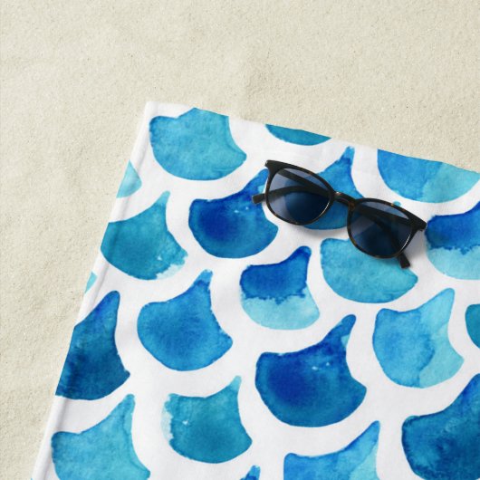 Serviette De Plage Motif bleu d'échelle d'aquarelle (En situation)