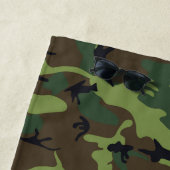SERVIETTE DE PLAGE MOTIF CAMOFLAGE (En situation)