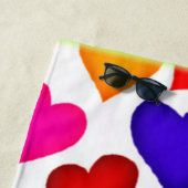 Serviette De Plage Motif cardiaque multicouleur dynamique (En situation)