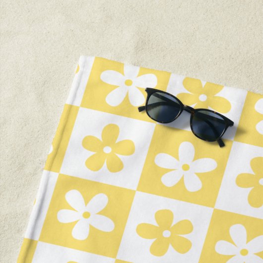 Serviette De Plage Motif caro jaune et blanc (En situation)