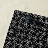 Serviette De Plage Motif celtique à double spirale (En situation)