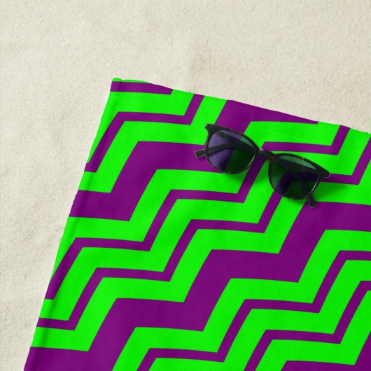 Serviette De Plage Motif chevron zigzag vert violet (En situation)