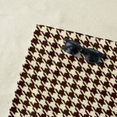 Serviette De Plage Motif classique Brown ivoire Pepita Houndstooth (En situation)