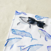Serviette De Plage Motif de baleine bleue d'aquarelle (En situation)