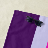 Serviette De Plage Motif de bandes rouge, rose et violet (En situation)