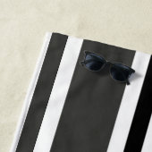 Serviette De Plage Motif de bandes verticales gris-noir rouge (En situation)