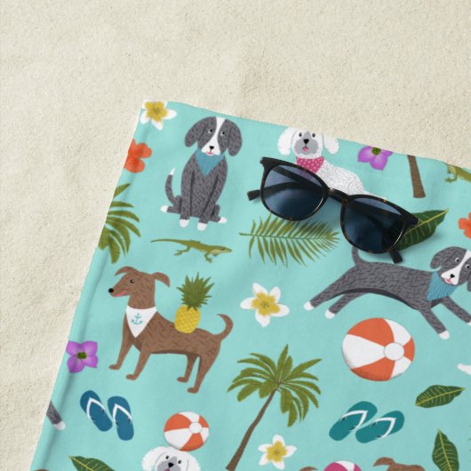 Serviette De Plage Motif de Chien Tropical| Monogramme| Aqua (En situation)