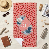 Serviette De Plage Motif de cœurs rouges sur fleur bleue monogrammée
