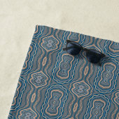 Serviette De Plage Motif de conception alternée beige bleu et gris (En situation)