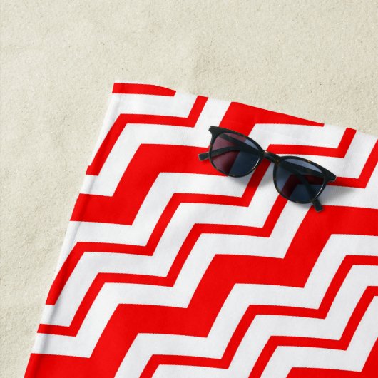 Serviette De Plage Motif de conception en chevron zigzag blanc rouge (En situation)