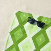 Serviette De Plage Motif de diamant vert Chartreuse (En situation)