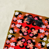Serviette de plage motif de fleurs (En situation)
