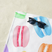 Serviette De Plage motif de macarons colorés (En situation)
