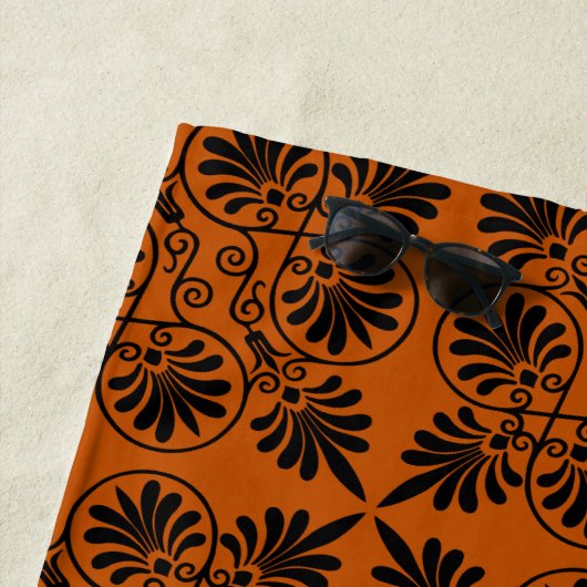 Serviette De Plage Motif de méandre grec antique en terre cuite (En situation)