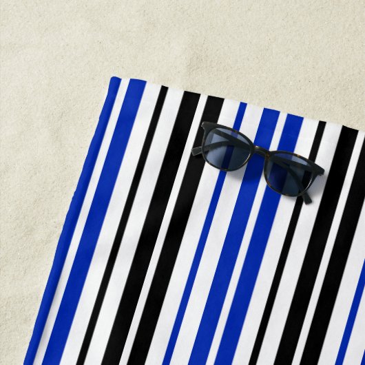 Serviette De Plage Motif de rayures blanches noires bleues (En situation)