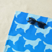 Serviette De Plage Motif de silhouettes de golden retriever (En situation)