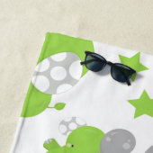 Serviette De Plage Motif Des Eléphants Verts, Étoiles, Votre Nom (En situation)