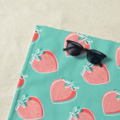 Serviette De Plage Motif d'été mignon aux fraises roses (En situation)