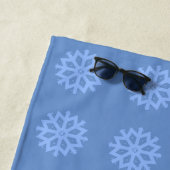 Serviette De Plage Motif d'hiver bleu Snowflake (En situation)