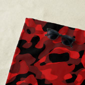 Serviette De Plage Motif d'impression du camouflage noir rouge (En situation)