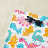 Serviette De Plage Motif Dinosaur rose et Turquoise (En situation)