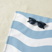 Serviette De Plage Motif d'onde côtière bleu et blanc (En situation)