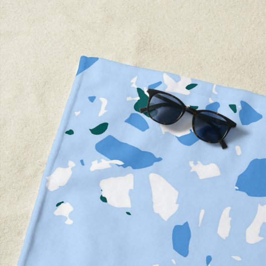 Serviette De Plage Motif du Terrazzo Bleu (En situation)