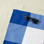 Serviette De Plage Motif en vichy bleu (En situation)
