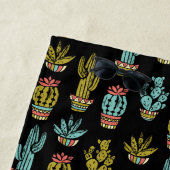 Serviette De Plage Motif grunge foncé de cactus (En situation)