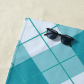 Serviette De Plage Motif plaid blanc et bleu turquoise (En situation)