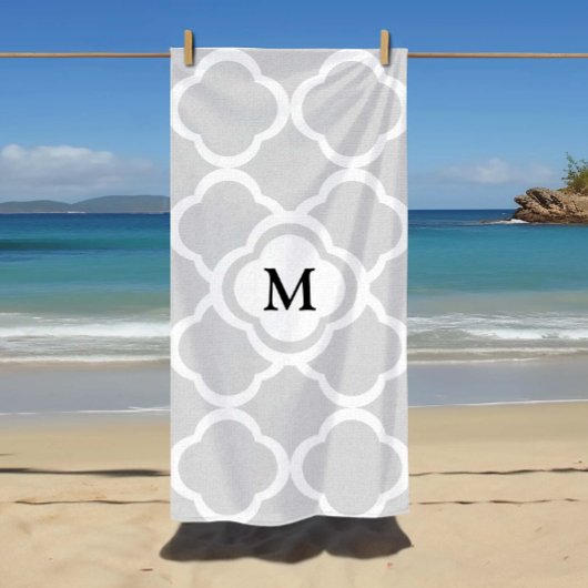 Serviette De Plage Motif Quatrefoil blanc gris Monogramme