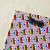Serviette de plage Motif Rainbow Heart (En situation)