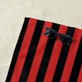 Serviette De Plage Motif rayé vertical noir et rouge (En situation)