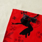 Serviette De Plage Motif rouge de la silhouette de Ladybug (En situation)