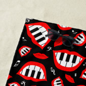 Serviette De Plage Motif sourire piano sur arrière - plan noir (En situation)
