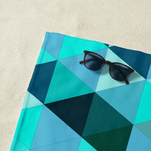 Serviette De Plage Motif Triangles Turquoise moderne (En situation)