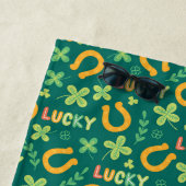 Serviette De Plage Motif vert CHANCEUX irlandais (En situation)