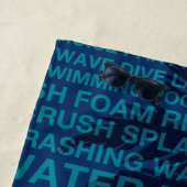 Serviette De Plage Mots d'été Poolside et Palm Tree Hawaiian (En situation)