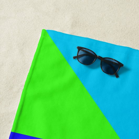 Serviette de plage multicolore (En situation)