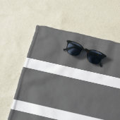 Serviette De Plage Nautical Boat Grey Stried Ajouter le nom Texte (En situation)