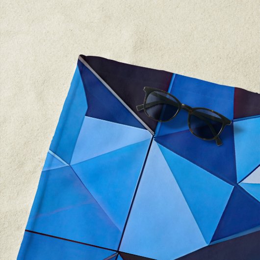 SERVIETTE DE PLAGE NEO GEO BLUE TRIANGLES RÉSUMÉ CONCEPTION (En situation)